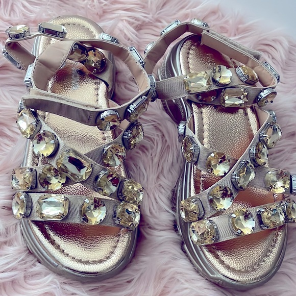 Shoes - Picture 3 of 4